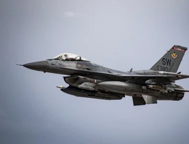 «Αερομαχία» Su-35 με 6 F-16 των Τhunderbirds! (βίντεο)